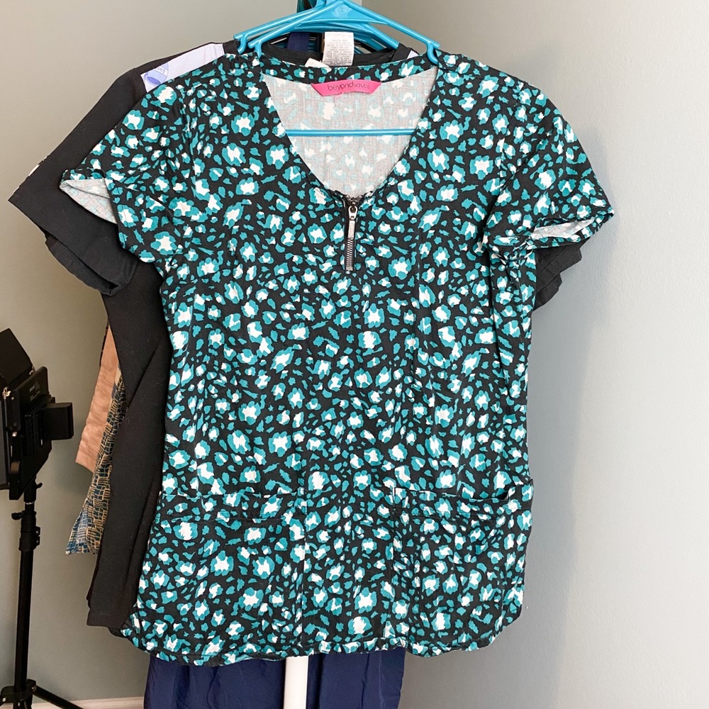 beyondscrubs Leopard Print Zipper Scrub Top
